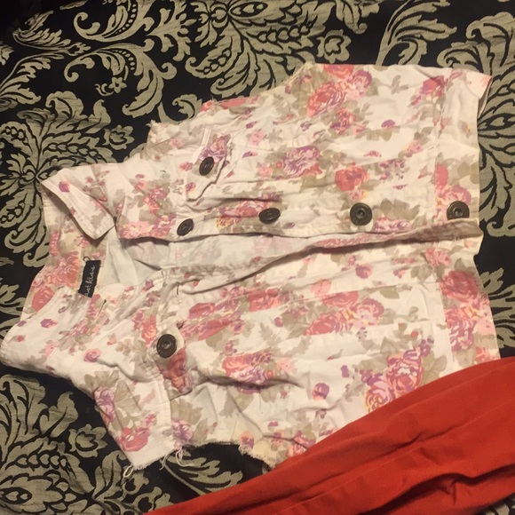 Vests - Picture 3 of 3